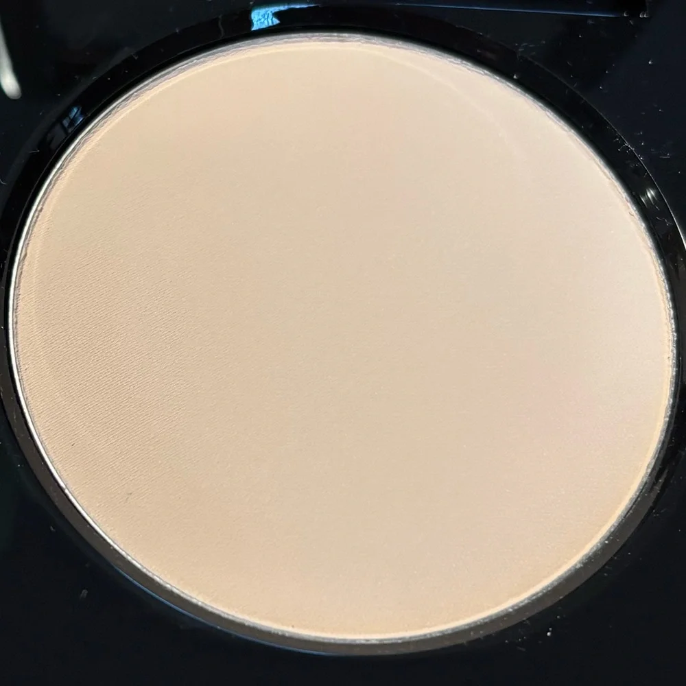 Bobbi Brown Sheer Finish Pressed Powder Soft Porcelain